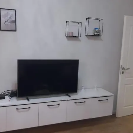 Luxurious In Center Of Apartment
